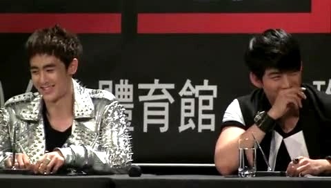 2PM Hands Up Asia Tour In Taipei 记者会3 11/10/06-2PM