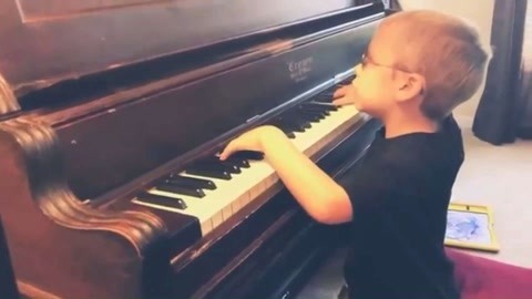 网罗天下 7岁盲童弹唱皇后乐队曲