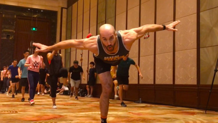 WWE在中国 瑞士超人秀金鸡独立 伍兹大唱贾斯汀比伯