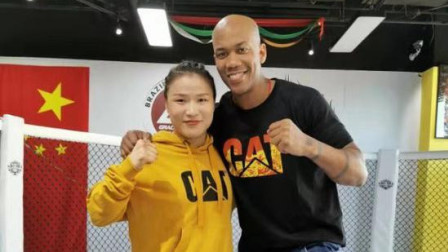 张伟丽感谢马布里：谢谢老马支持！等我回中国恰火锅嗷！