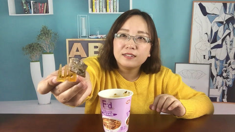 梁小轩和轩妈试吃各种美食 试吃酸菜牛肉面