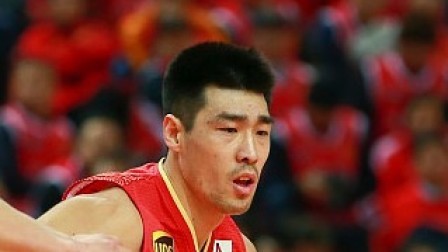 CBA 18/19赛季 上海VS山东第三节：互投三分比分胶着上升，张春军压哨得手山东扳平比分