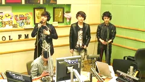EXO 你的世界 洪真京的两点电台现场版 12/05/14-EXO-K