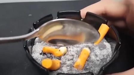 甜点师把蛋糕做成烟灰缸, 洗碗棉的样子