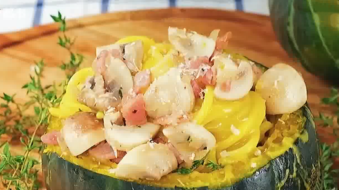 人气美食 酱汁浓郁奶香十足 蘑菇南瓜意面