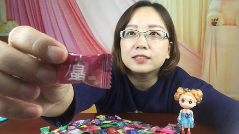 轩妈试吃各种美食 试吃生僻字薄荷糖