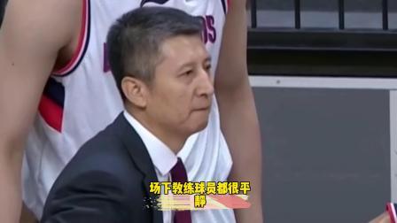 CBA热辣资讯 郑准和付豪争抢时发生冲突！场下教练球员的反应亮了！