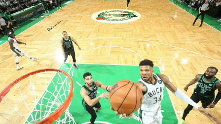 2021-2022赛季NBA集锦 字母哥三双 霍勒迪25+9 獭兔21+6 雄鹿力克绿军1-0