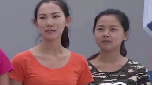 男生女生向前冲 青春少女轻松闯关 抢先得分