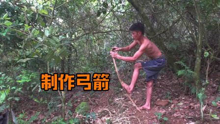 荒野建造者 第二季 荒野小哥树林打野，树皮编织绳子制作弓箭，技术不错