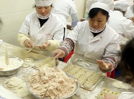 娱乐急先锋 寻味湖南传统小吃“锅饺之王”