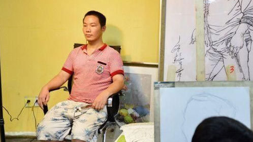 语众不同 男子啃老被扫地出门状告父母