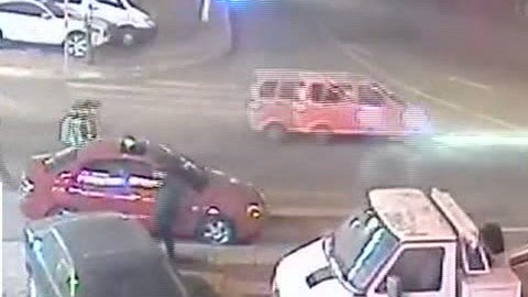 城市直通车 离车20分钟窗被砸 全被偷