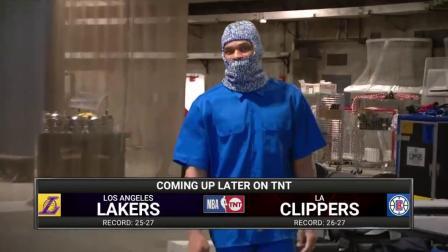 NBA热辣资讯 威少独自帅气入场！球迷：威少这最近的着装还挺上头的！