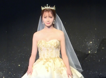 娱乐急先锋 沈梦辰跨界设计婚纱