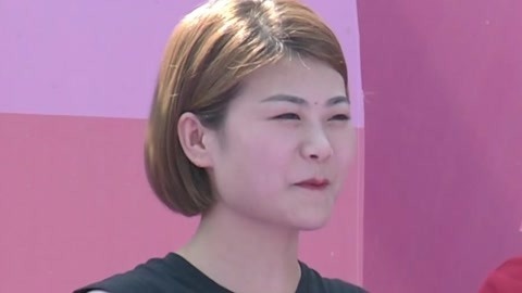 男生女生向前冲 第十四季 短发女生轻松登顶  小伙踩滑不慎落水