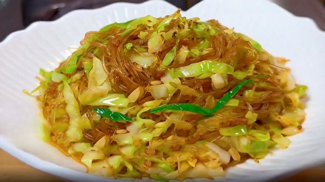 人气美食 秋季家常菜 包菜炒粉丝