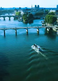 《巴黎之桥》海报