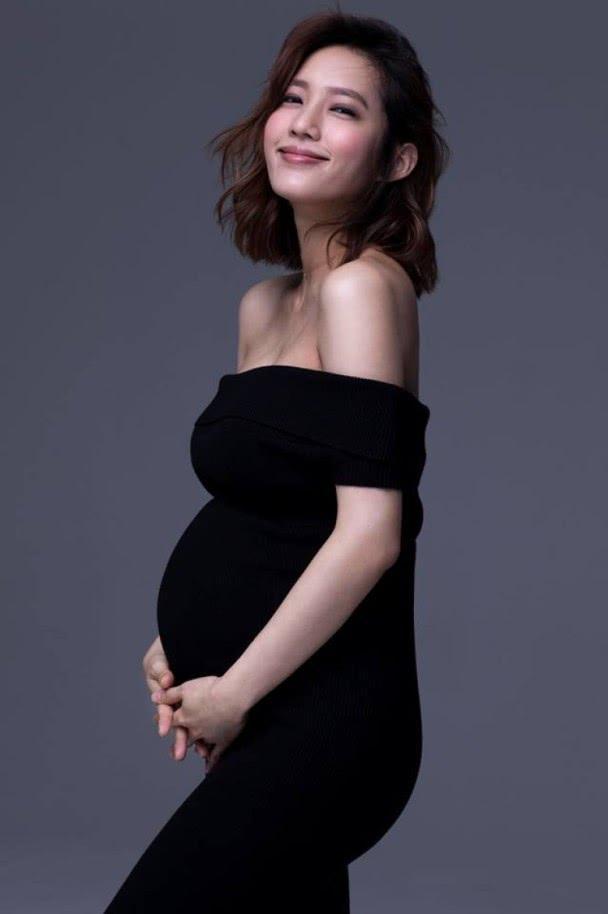 熊黛林怀孕10月大肚照图片