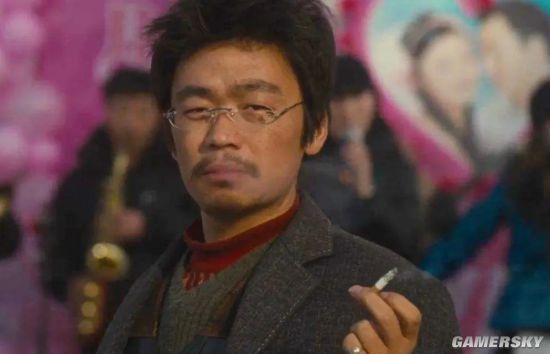 40岁王宝强近照曝光戴金框眼镜配白衬衫精致洋气