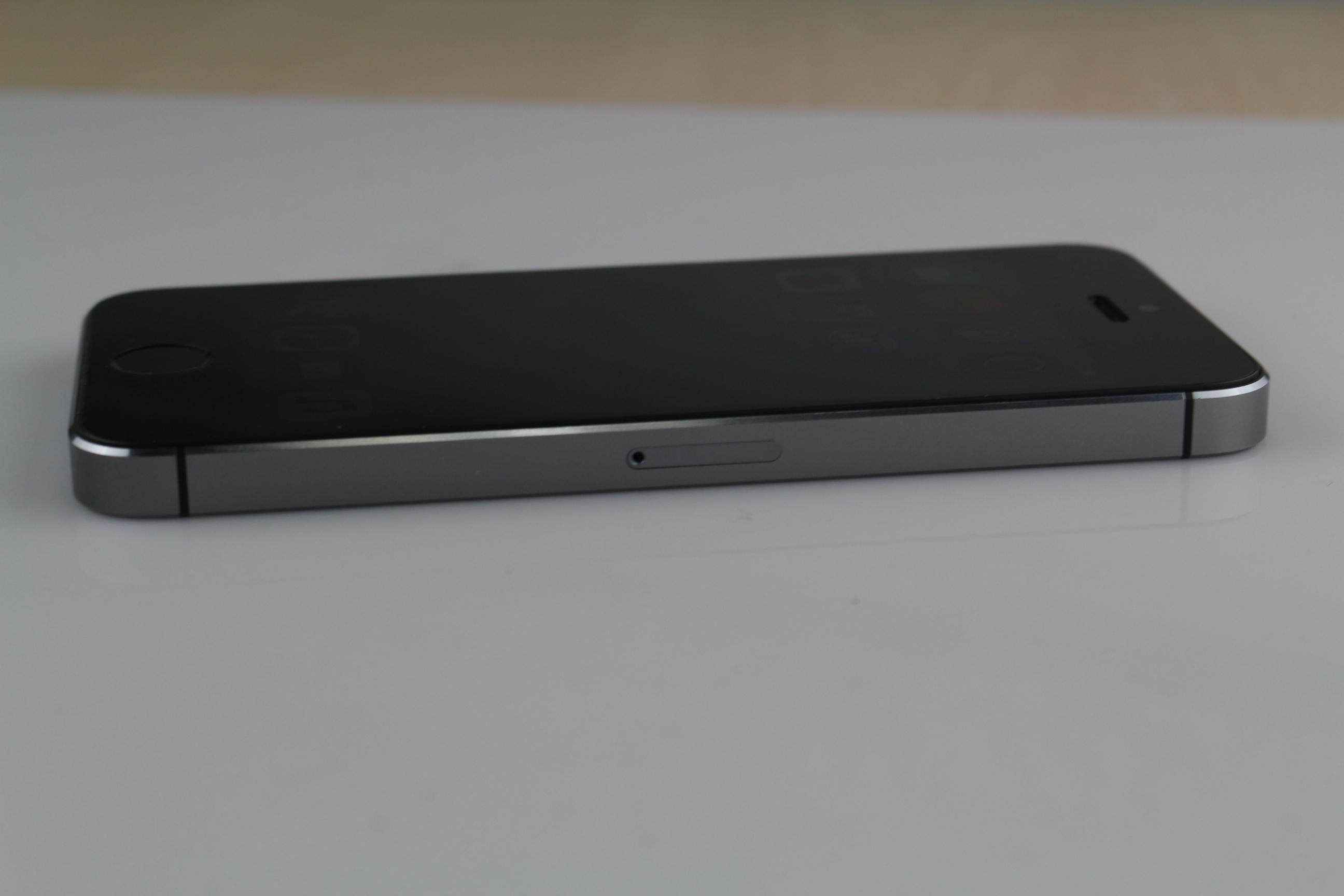 苹果【iphone 5s】 黑色 16 g a1530 港澳台9新 所见即所得