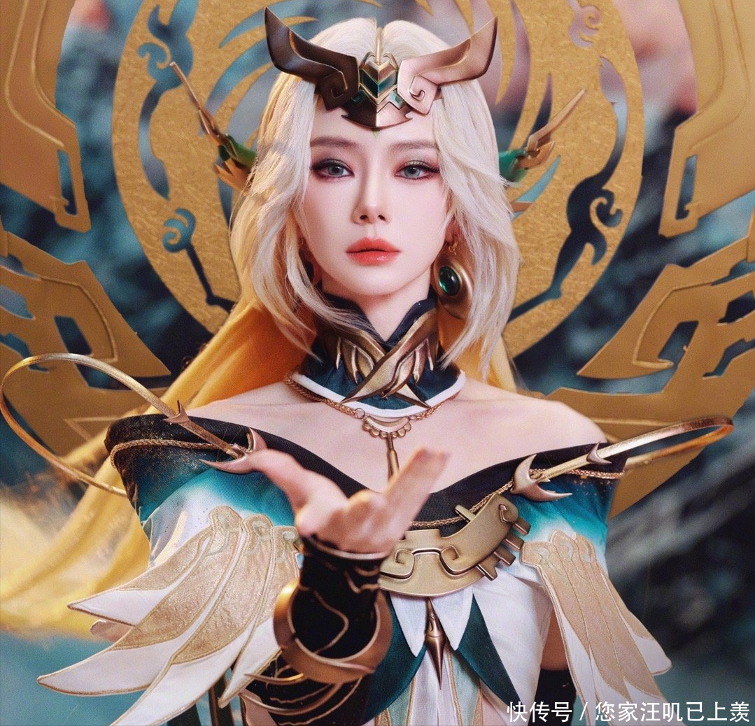 戚薇COS海月比建模还美？酥肩A4腰勾勒绝美身材，大长腿比命还长 - 360娱乐，你开心就好