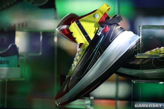 gc2019cdpr晒超帅赛博朋克2077配色运动鞋只送不卖