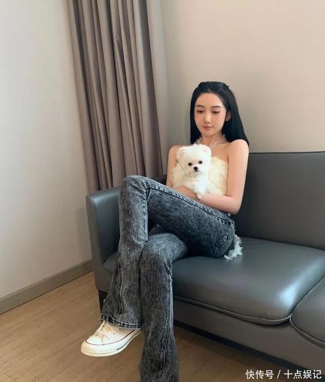 21岁的都美竹越来越丰满了,紧身牛仔裤都差点“撑破” - 360娱乐,你开心就好
