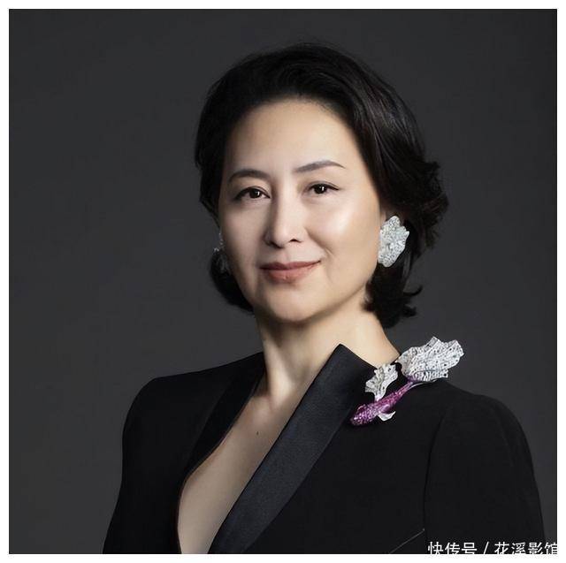一张照片，彻底戳穿了何超琼的真实地位，豪门C位不是谁都能站稳 - 360娱乐，你开心就好