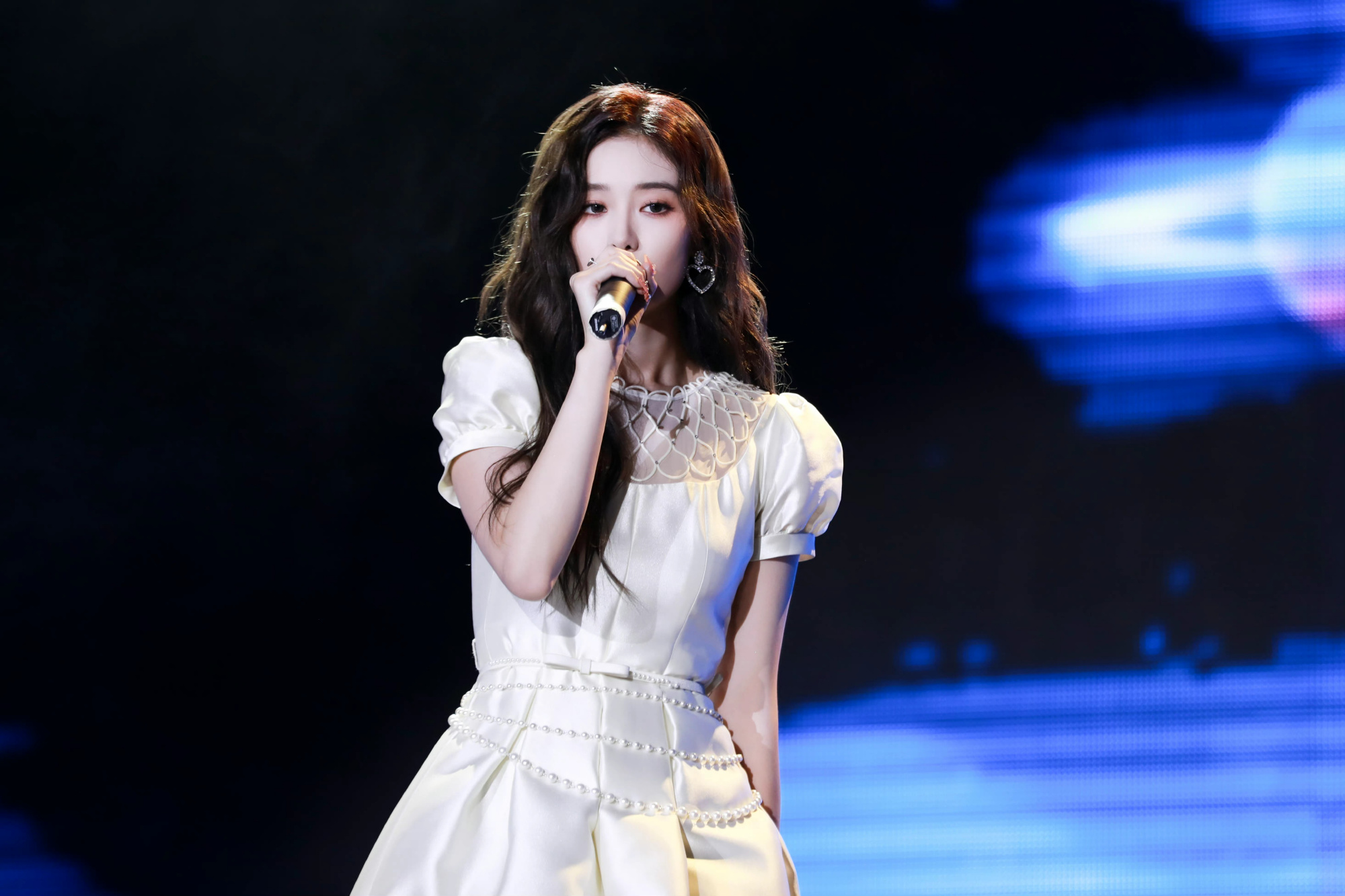 徐艺洋mirror生日会圆满落幕 新歌首唱宠粉互动现场惊喜不断