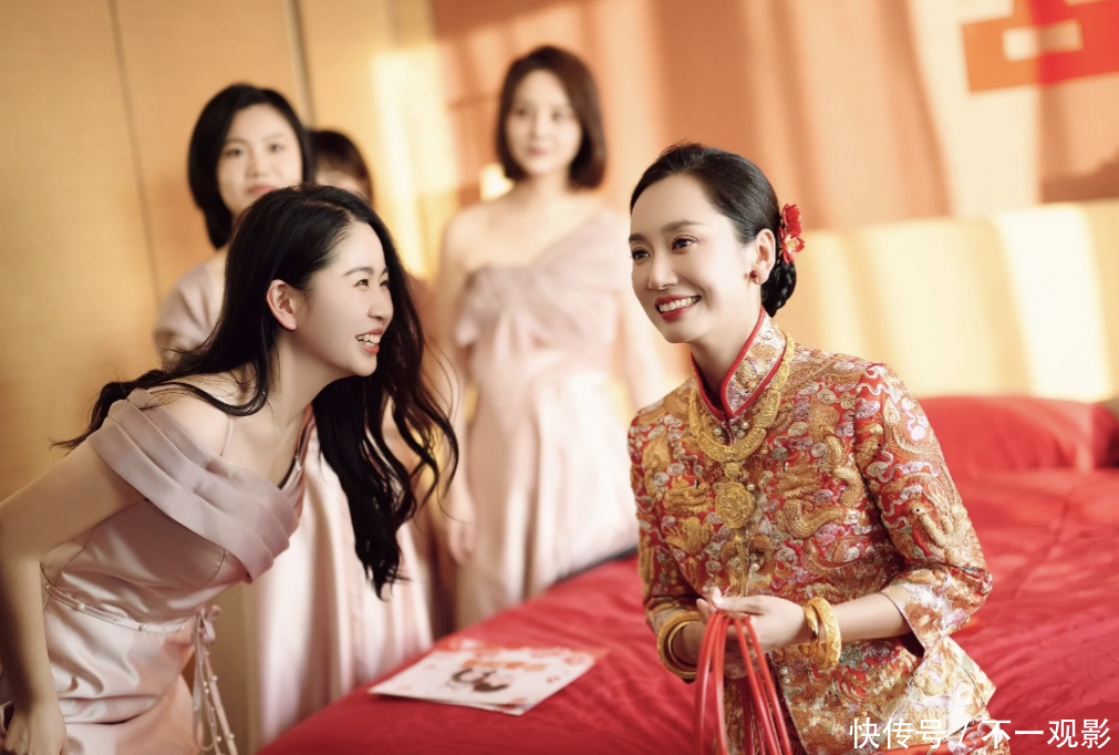 35岁女星董晴官宣结婚黄晓明谭松韵等到场祝福新娘貌美如花