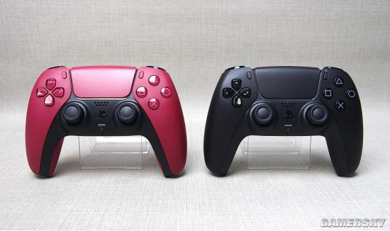 ps5新配色手柄实物图曝光午夜黑与星辰红两款