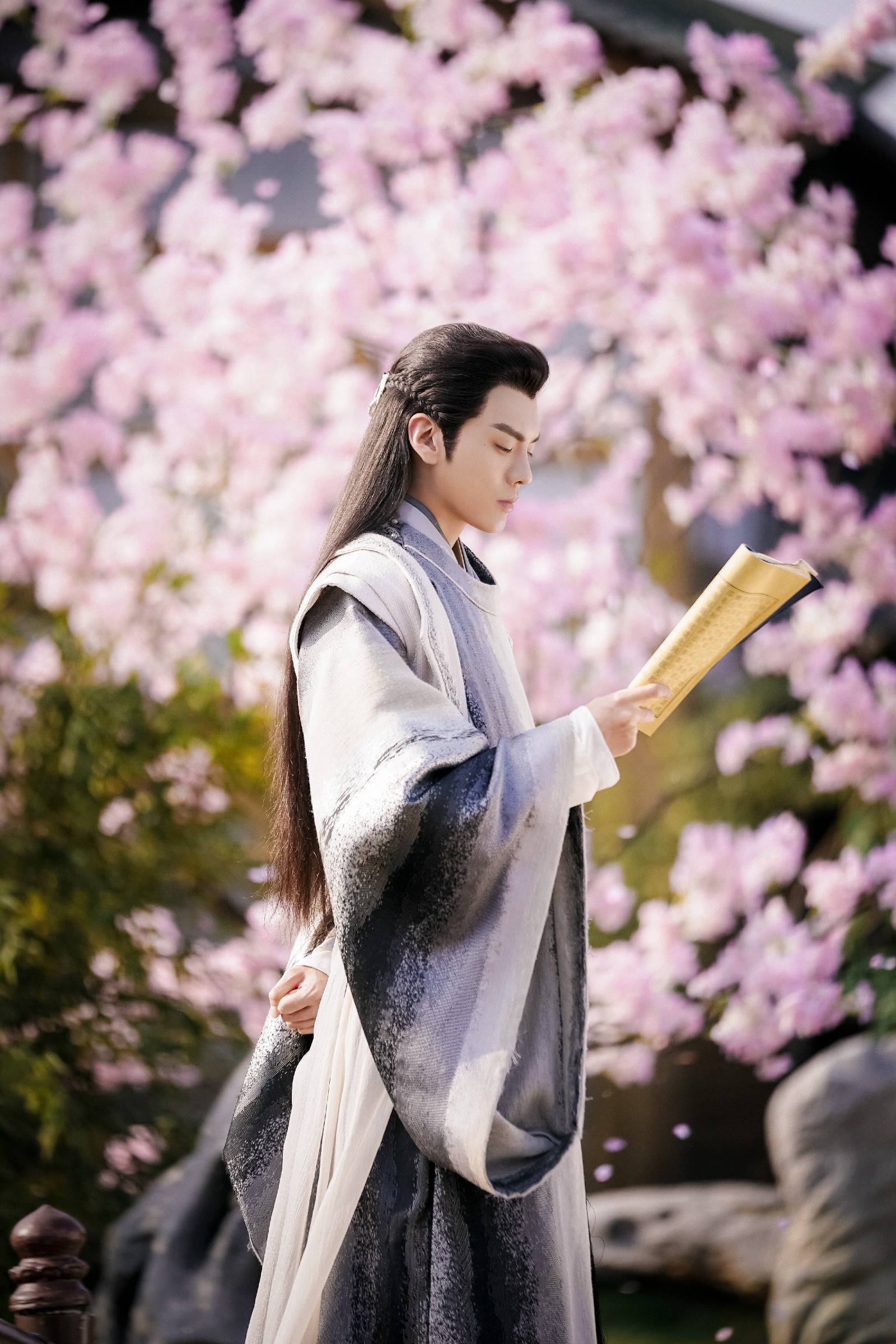 毕雯珺新剧小女霓裳高甜开播反转人设勾勒憨酷王爷