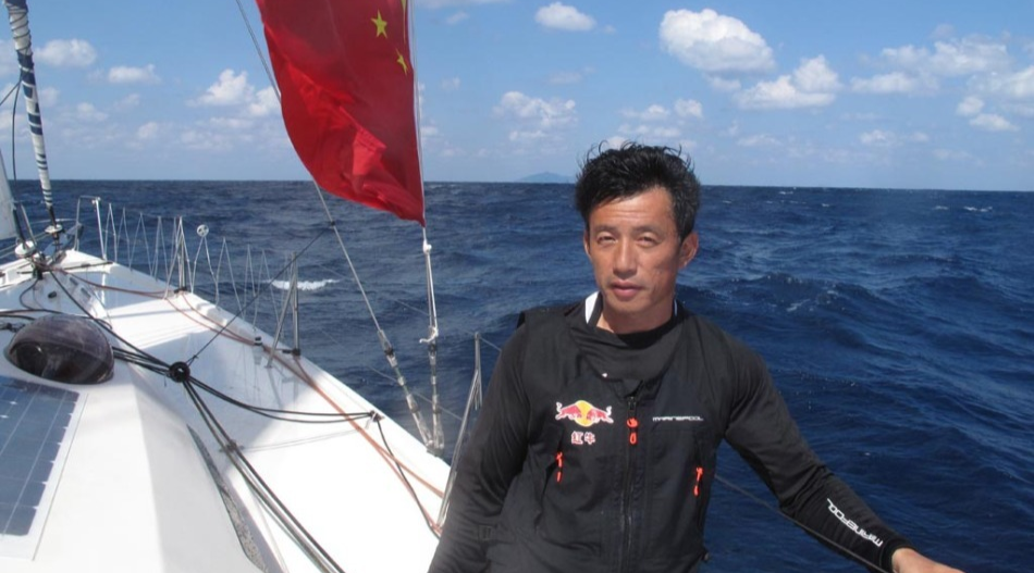 救援船在经过十余小时航行后已经靠近郭川驾驶的中国青岛号三体帆船