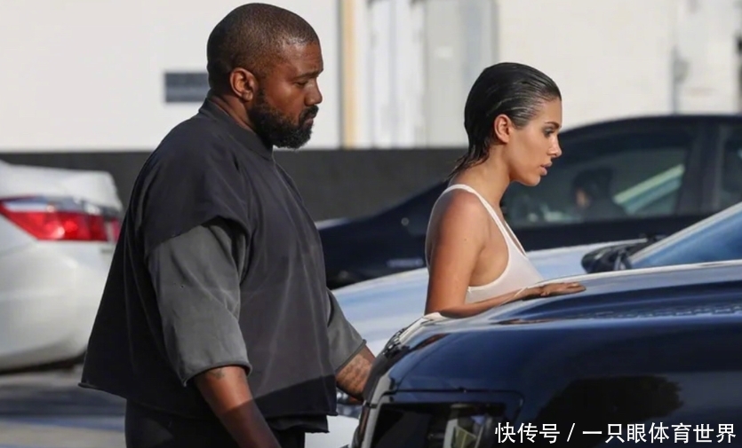 侃爷夫妇出街!二婚娇妻终于正常了,穿吊带秀身材,不输卡戴珊 - 360娱乐,你开心就好