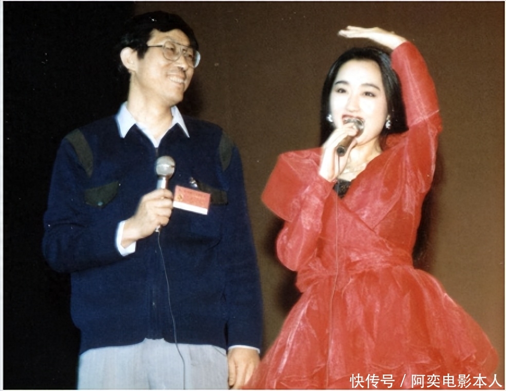当红时为爱隐退,两次复出,52岁杨钰莹怎样了?