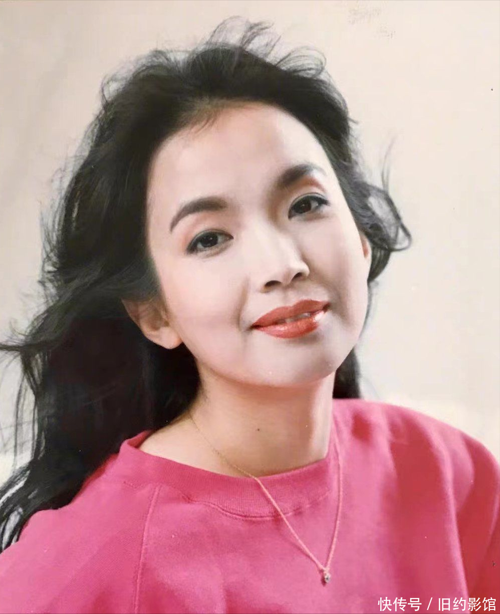 "硬汉"张丰毅,二婚娶小12岁霍凡,28年宠妻如宝,两人至今无子