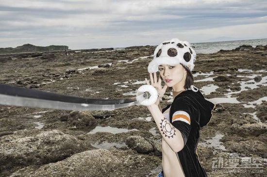 海贼王角色性转cos罗化身霸气御姐效果凶残