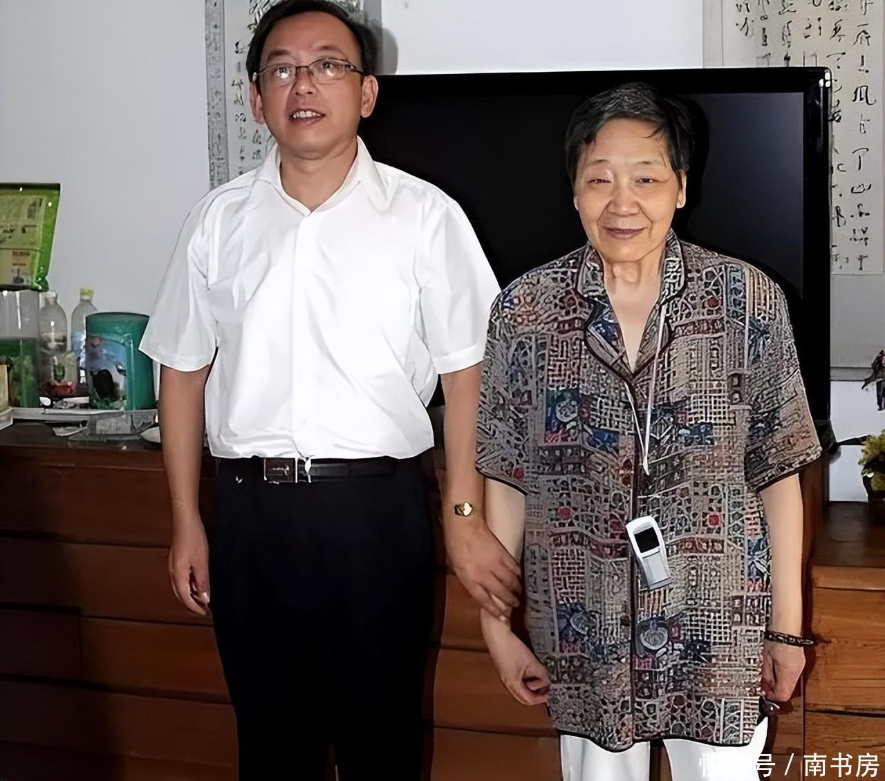 叶剑英的最后一任妻子，21岁时嫁给51岁的叶帅，现年96岁身体硬朗 - 360娱乐，你开心就好