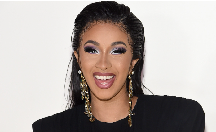 美国女星Cardi B惹争议!演唱会上不穿内裤，与歌迷互动秀卫生棉条 - 360娱乐，你开心就好