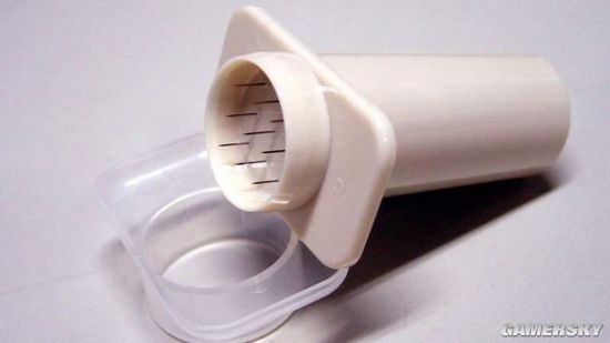 日本流行卡介苗女孩美少女秀出手臂疫苗注射疤痕