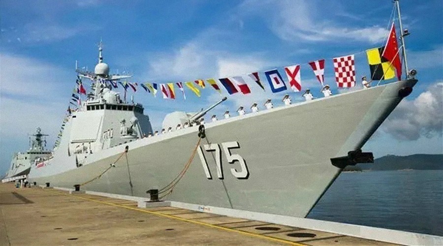 我军今年已列装10型20艘新舰 万吨级战舰下饺子