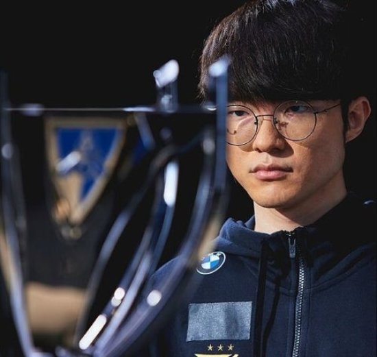 记者称会永远支持faker他是第一个先向我问好的