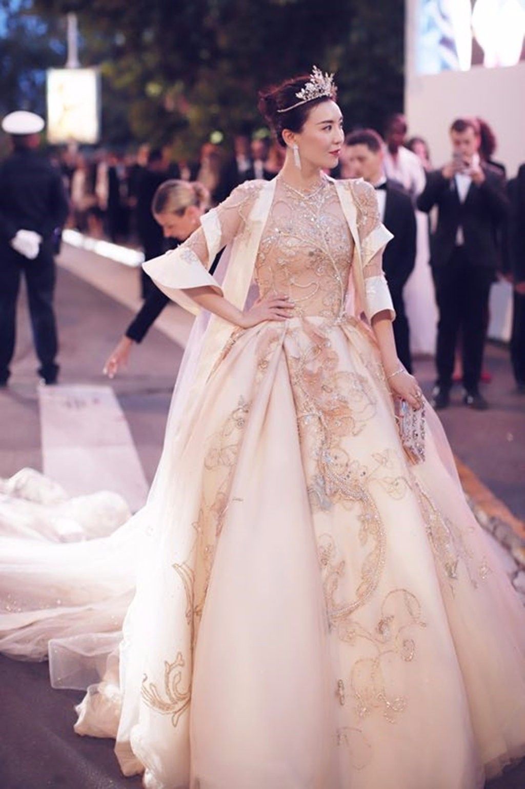 一众女星逐鹿2018戛纳红毯!你更倾向谁的"战袍"?