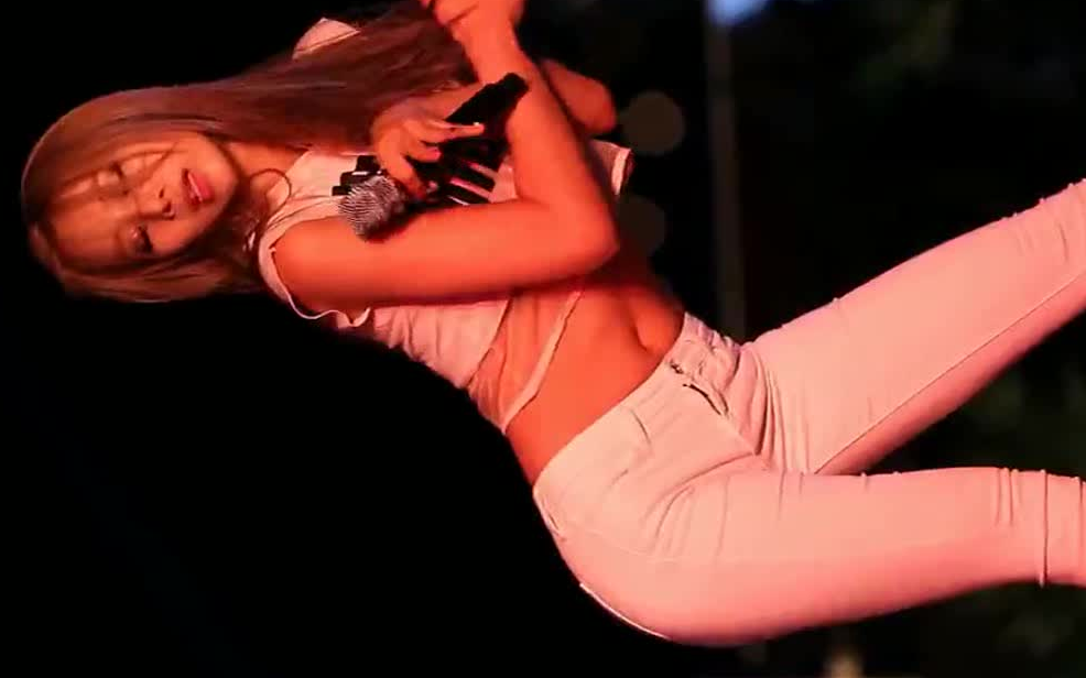 韩国女团 白色紧身牛仔裤美女热舞 饭拍视频 (bestie)