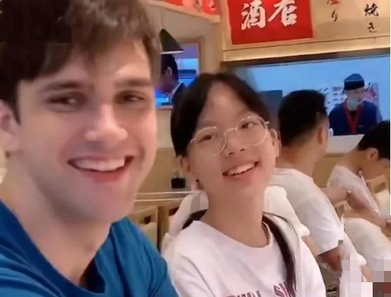 国外男模娶中国单身母亲为妻,19岁喜当爹,称:我愿为她付出一切 - 360娱乐,你开心就好