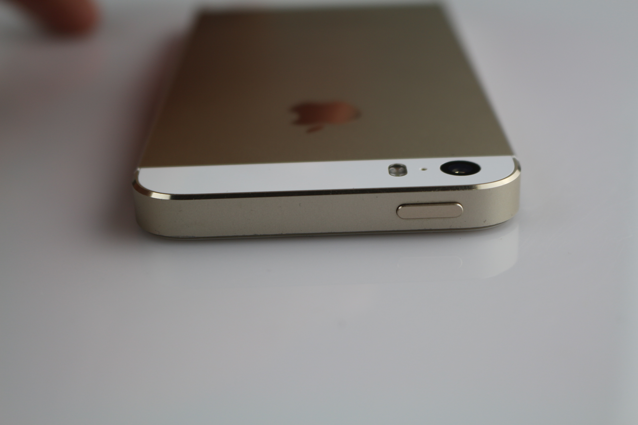 苹果【iphone 5s】 金色 16 g a1530 港澳台85成新 所见即所得