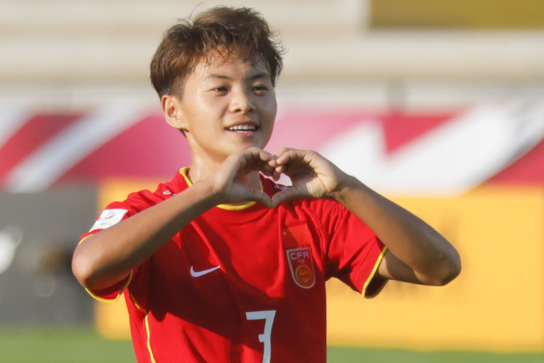 真有爱心独造三球的王霜进球后比心可别八卦是给追风女孩的