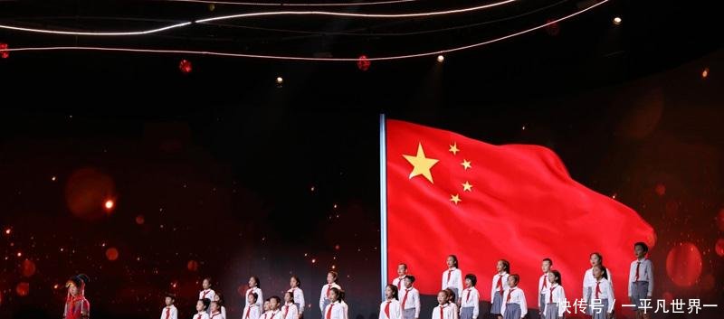 红旗下成长的收获与感悟_在红旗下成长观后感_红旗下成长的内容1000字