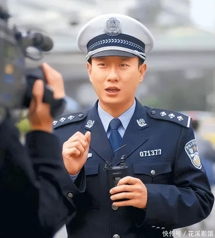 成都交警谭乔老婆图片